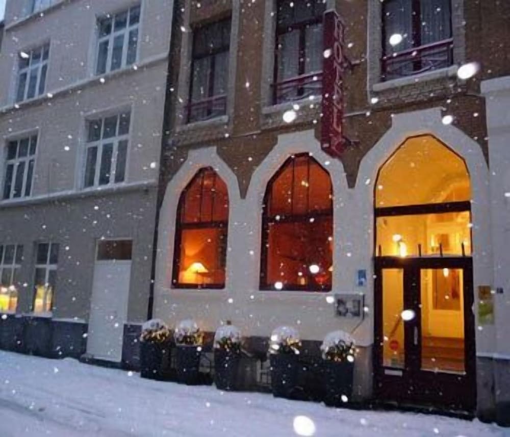 Louisa Hotel 2/57