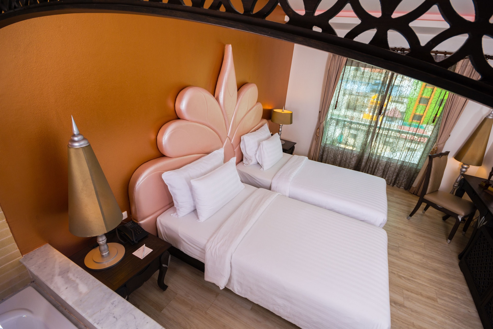 غرفة ديلوكس بسريرين منفصلين بحوض جاكوزي، Chillax Resort 3/5