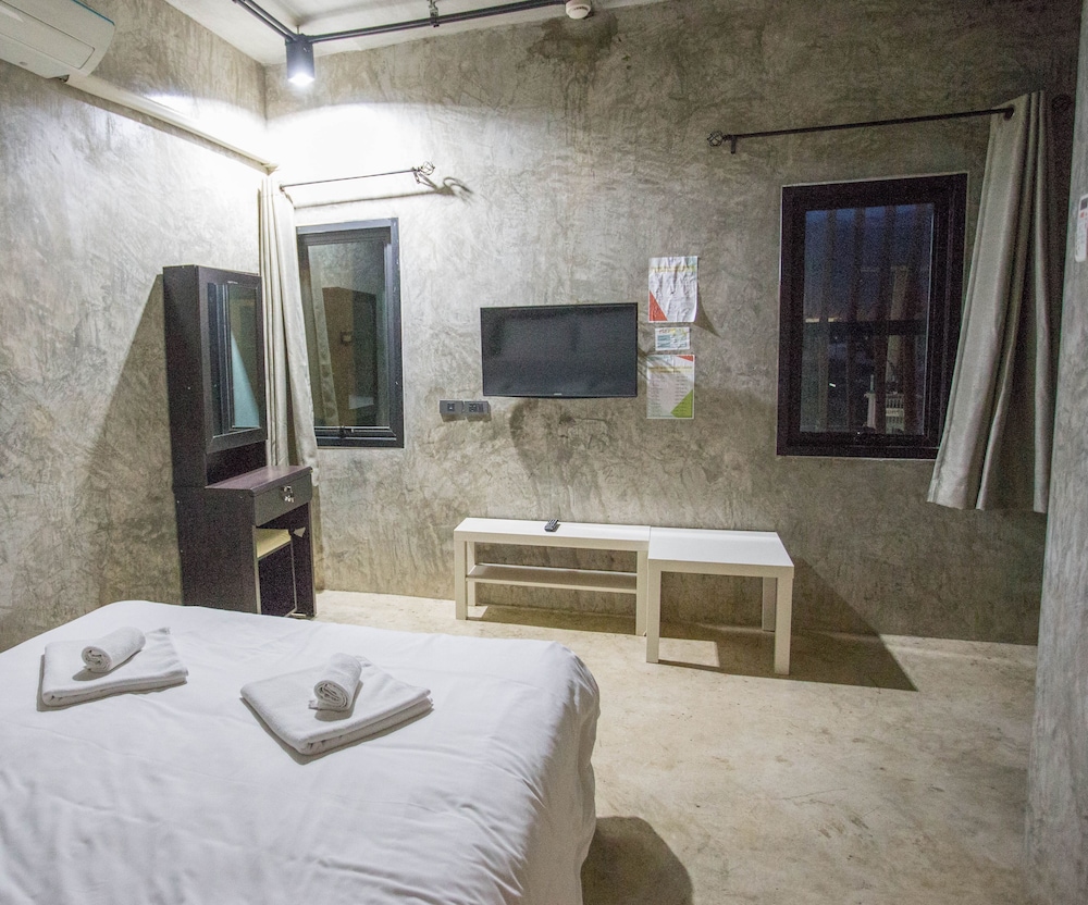 STAY MAYB Chiang Mai 8/27
