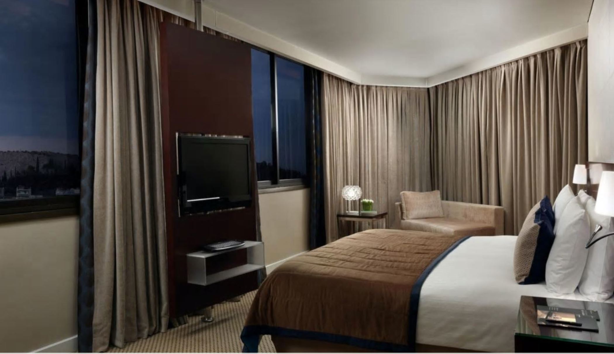 جناح فاخر بسرير كينج، Athenaeum Intercontinental Hotel 4/6