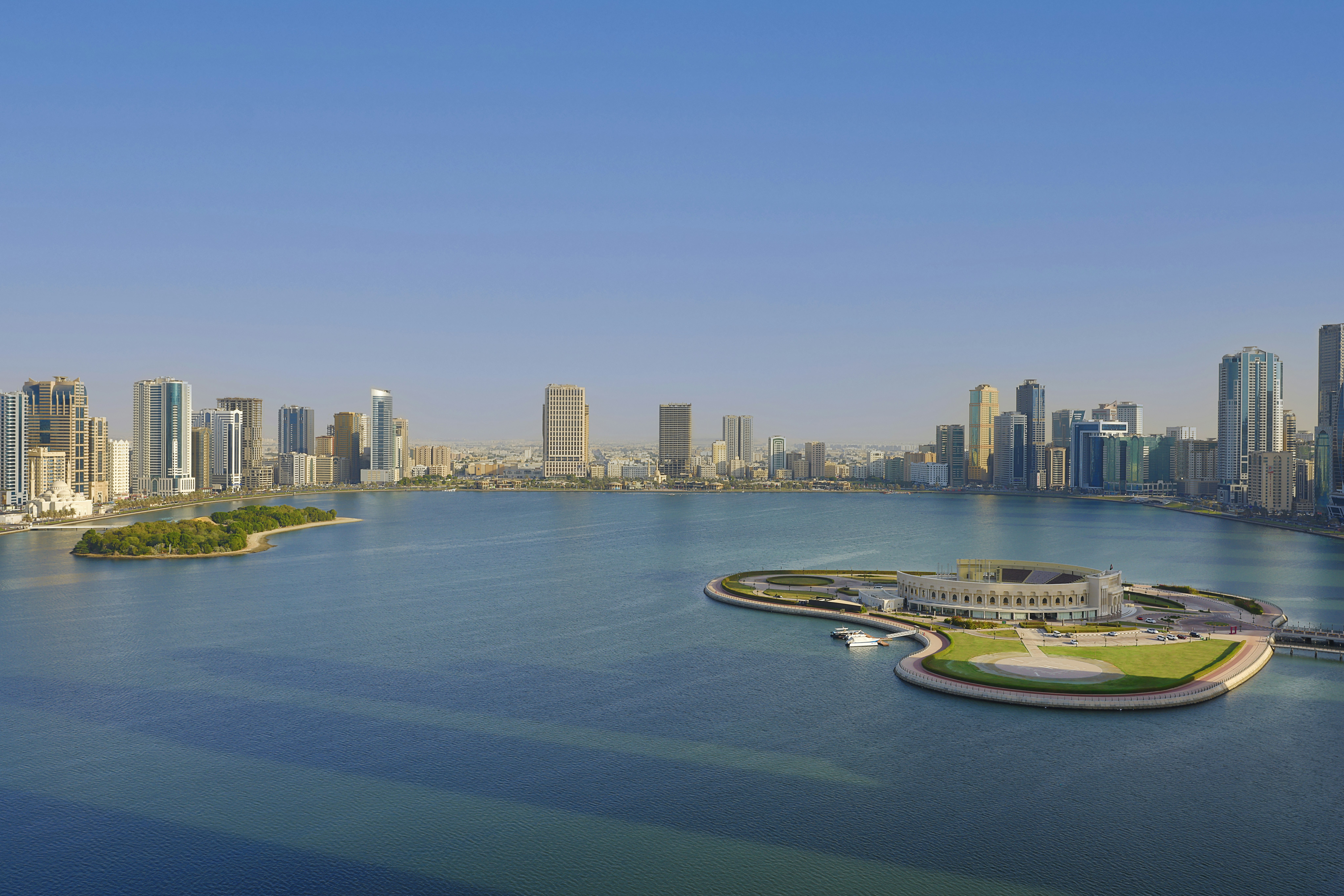 DoubleTree by Hilton Sharjah Waterfront Hotel and Residences 31/35