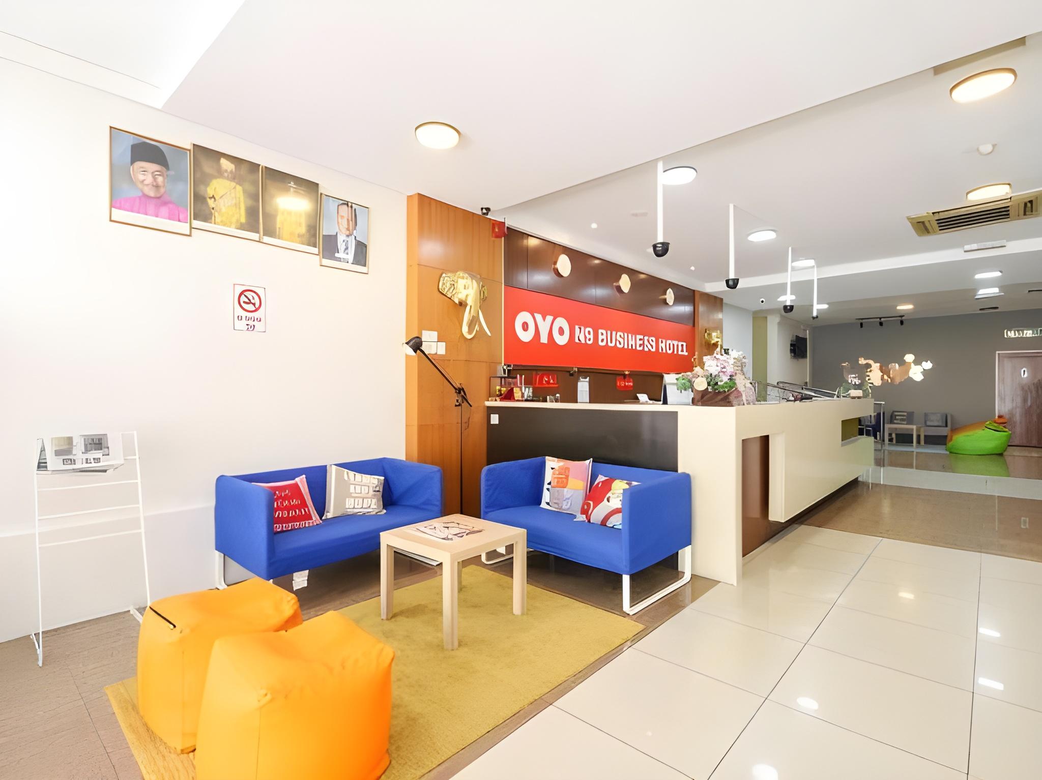 OYO 43955 N9 Business Hotel 11/27