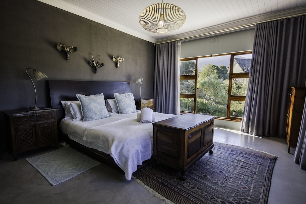 2 Bedrooms, House