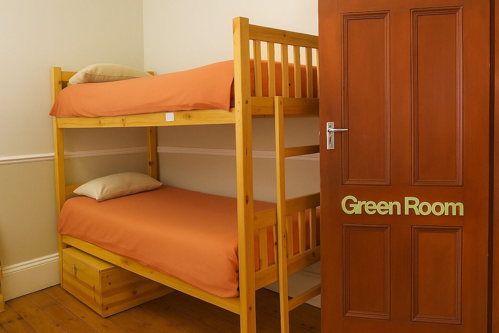 Green Elephant Backpackers 24/47