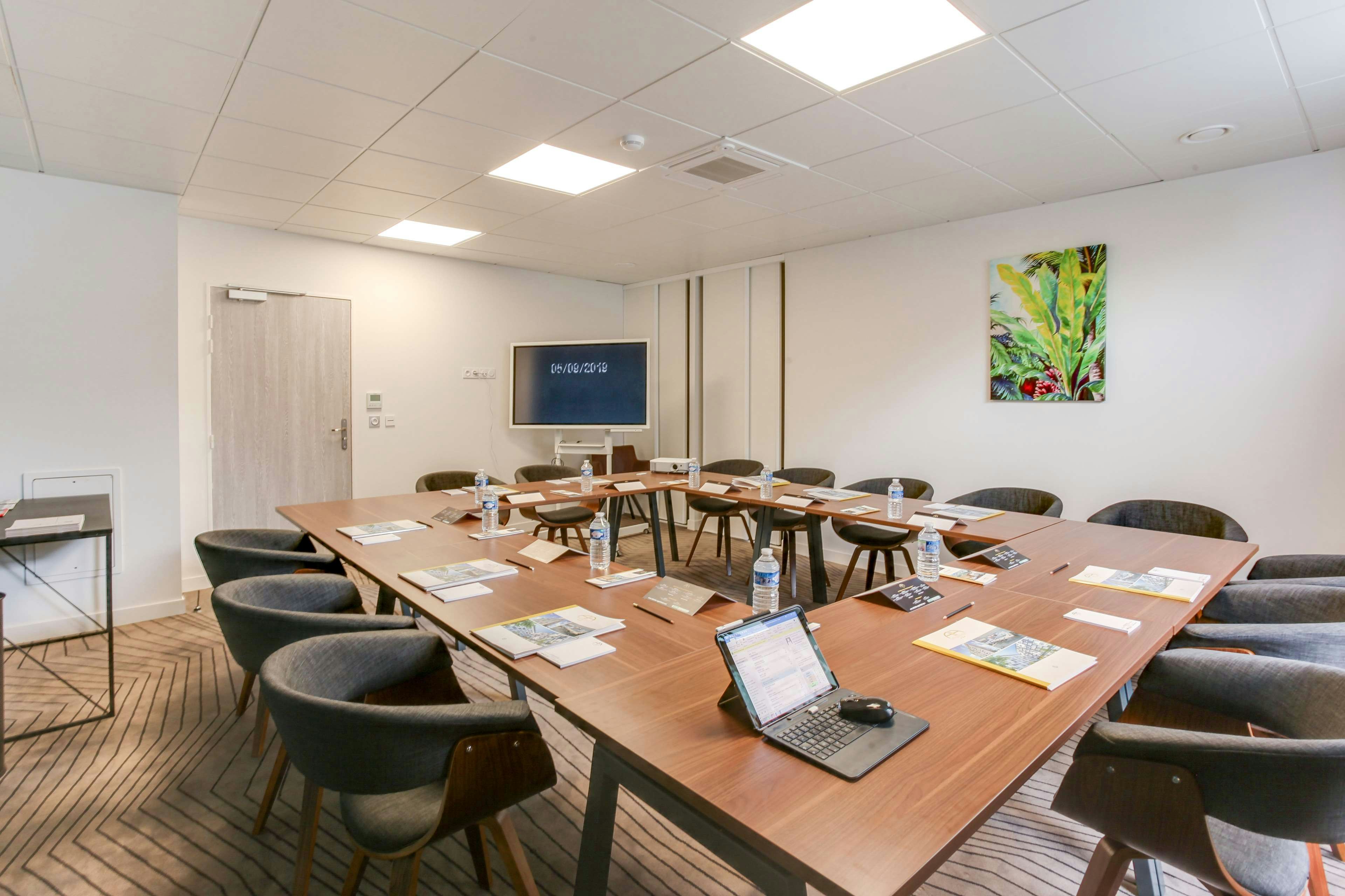 All Suites Appart Hotel Palaiseau - Massy TGV 37/41