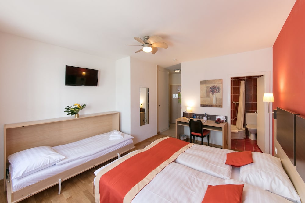 HOTEL BON PORT 5/40