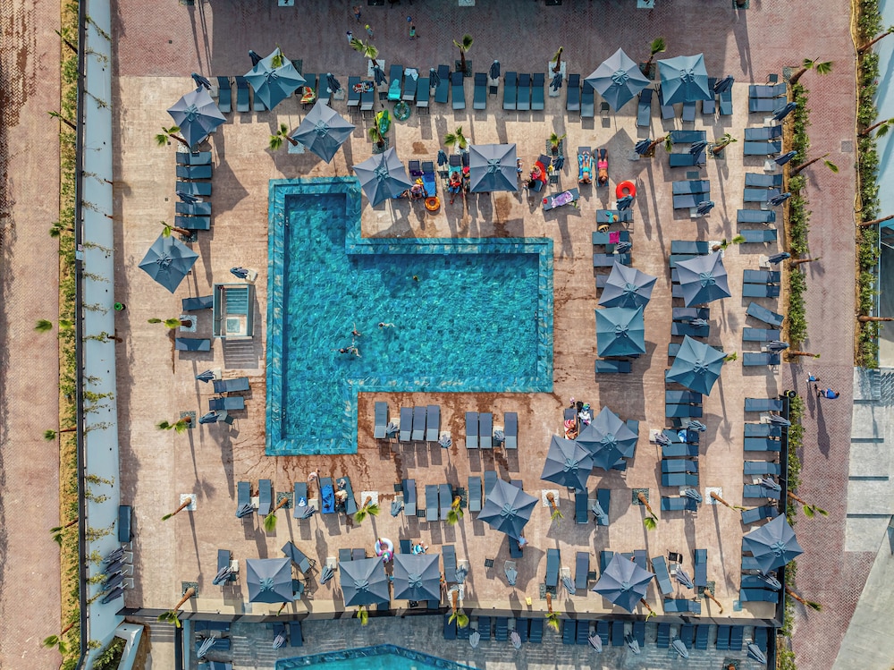 Caretta Paradise Resort & WaterPark 65/86
