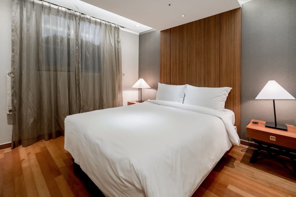 Oriens Hotel Residences 12/58