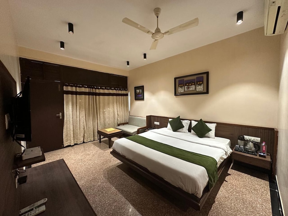 Hotel Mount Regency 34/67