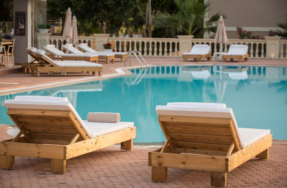 Notos Heights Hotel Suites 65/71