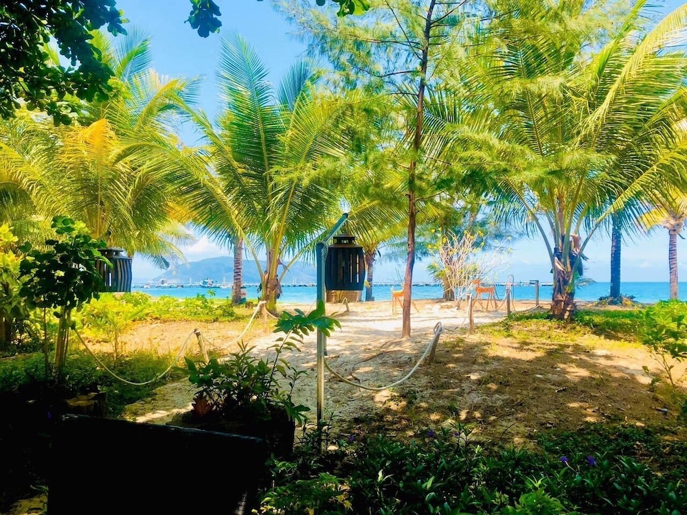 Tan Son Nhat Con Dao Resort 57/69
