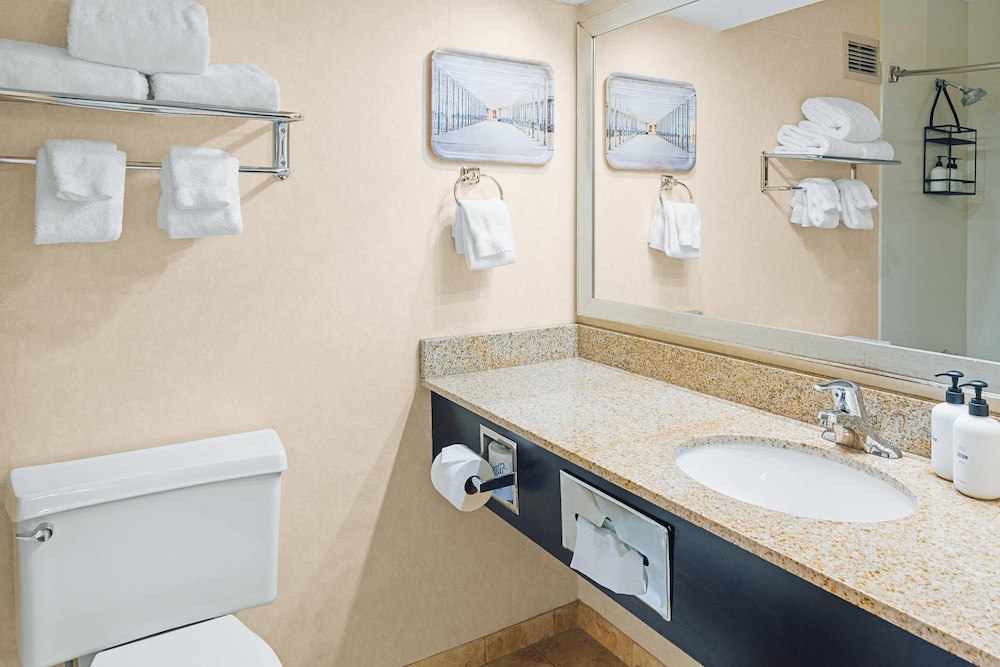 Hotel Downstreet, an Ascend Collection Hotel 48/50