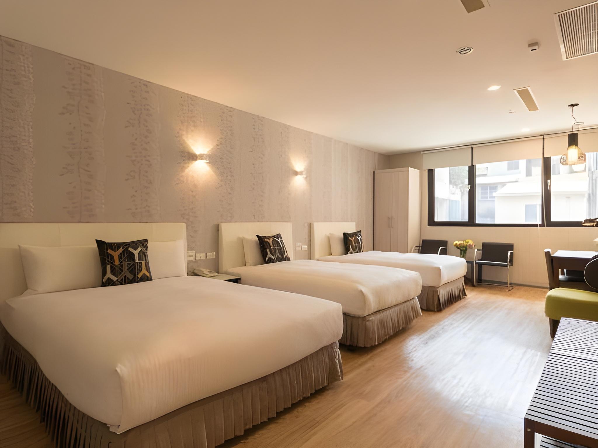 Room, Quadruple