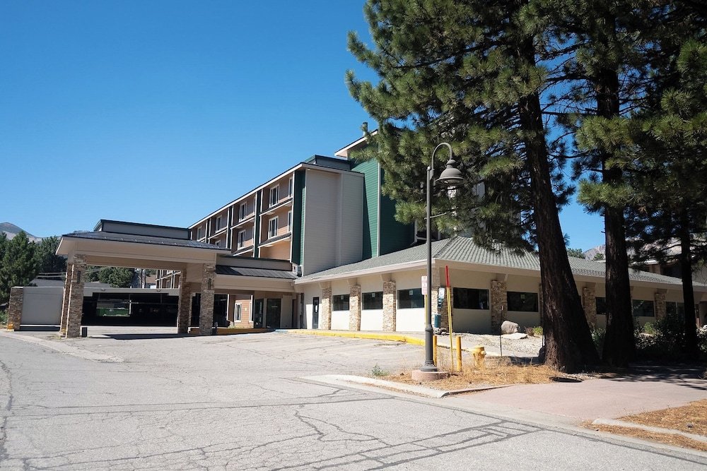 Shilo Inn Mammoth Lakes 54/60