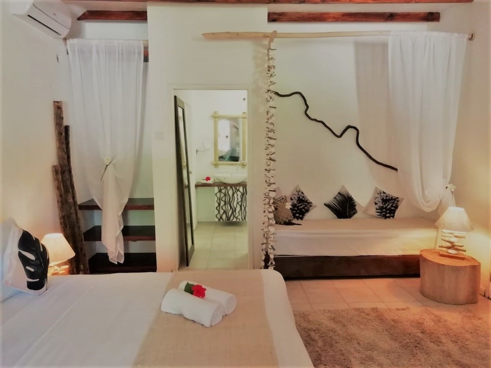 Bliss Praslin Seychelles 12/68