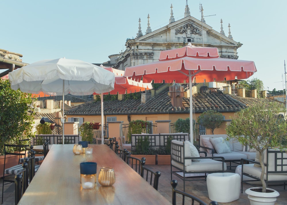 9 Hotel Cesari 10/85