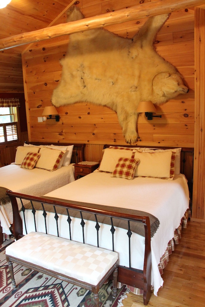 Kiwassa Lake Bed & Breakfast and Cabins 14/50
