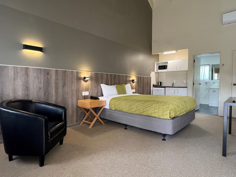 Airport Manor Inn 22/66