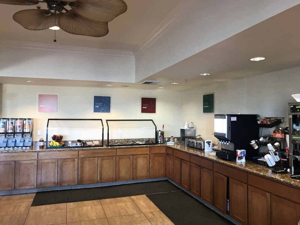 Hawthorn Suites By Wyndham Victorville 7/33