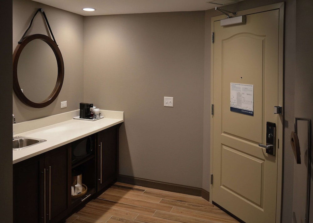 Hampton Inn & Suites Philadelphia/Media 17/47