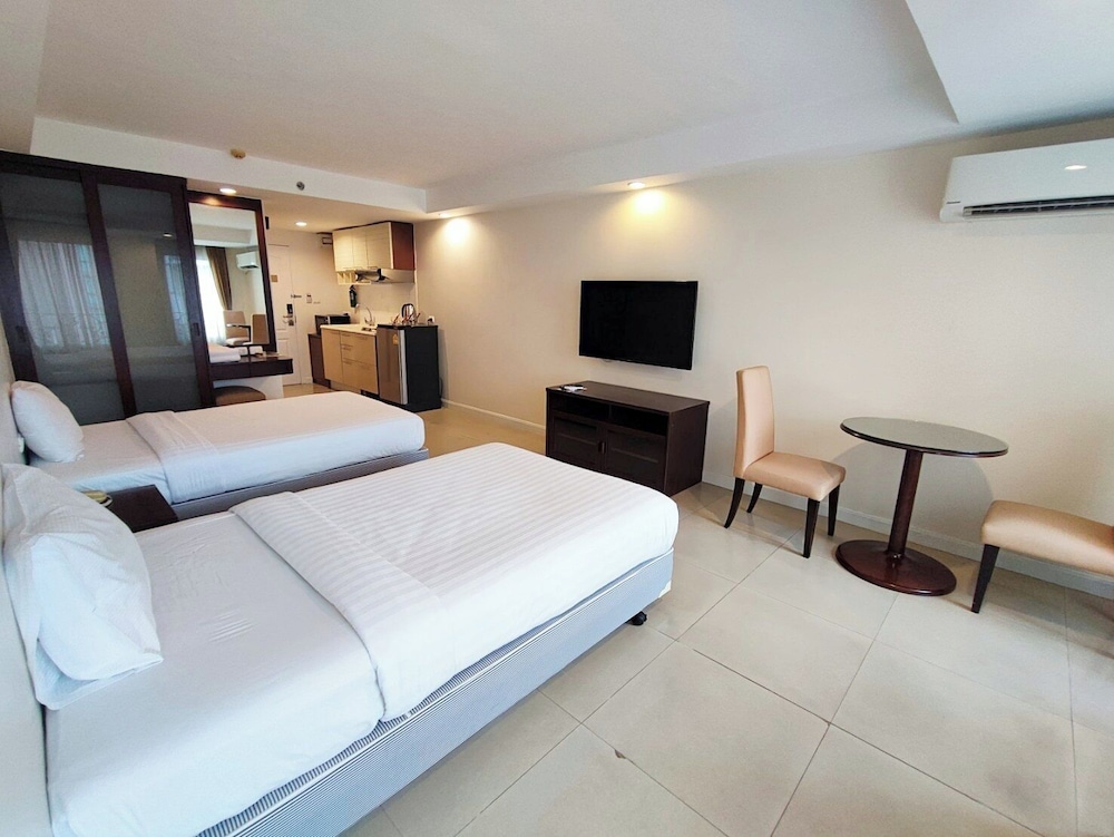 Romance Hotel Srinakarin 28/80