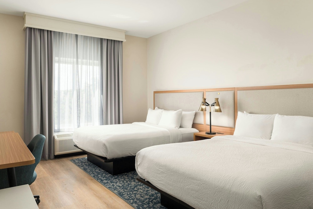 Fairfield Inn Suites Jacksonville Butler Boulevard 16/50