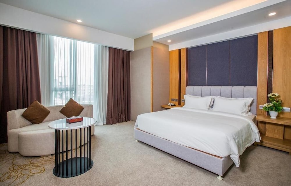 Grand Flora Hotel 24/61