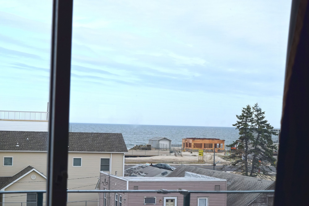 Skyview Manor Motel 50/54