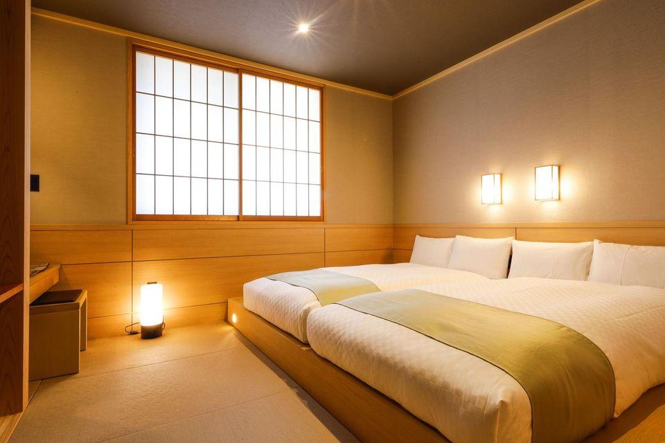 East, Superior, Twin Beds