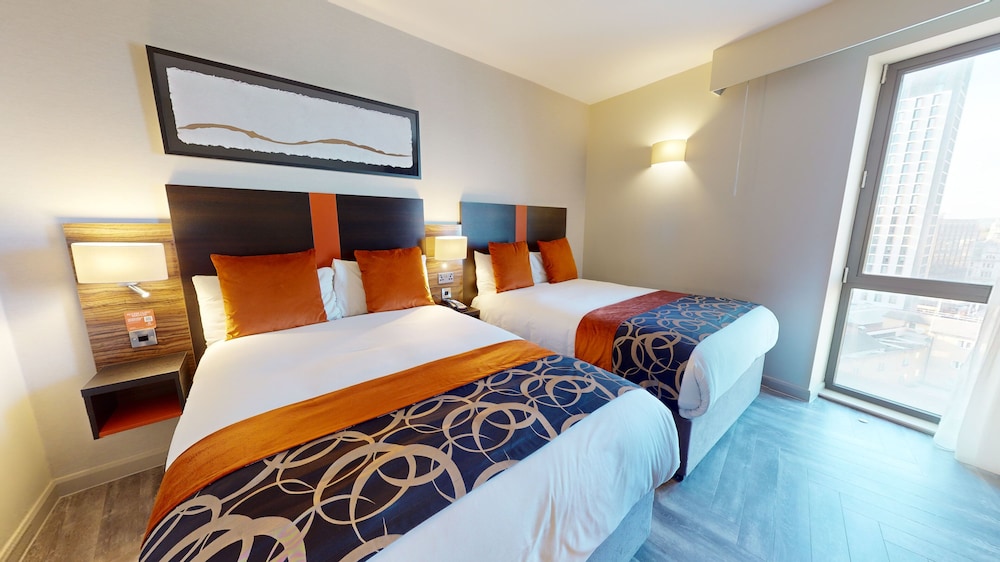 DELUXE, 2 DOUBLE BEDS
