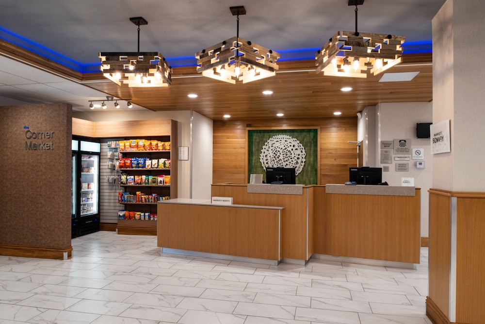 Fairfield Inn and Suites by Marriott Bakersfield Central 6/37