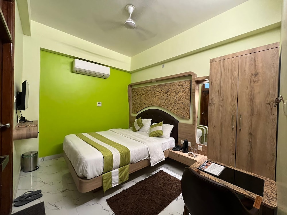 Hotel Prabhat 12/50