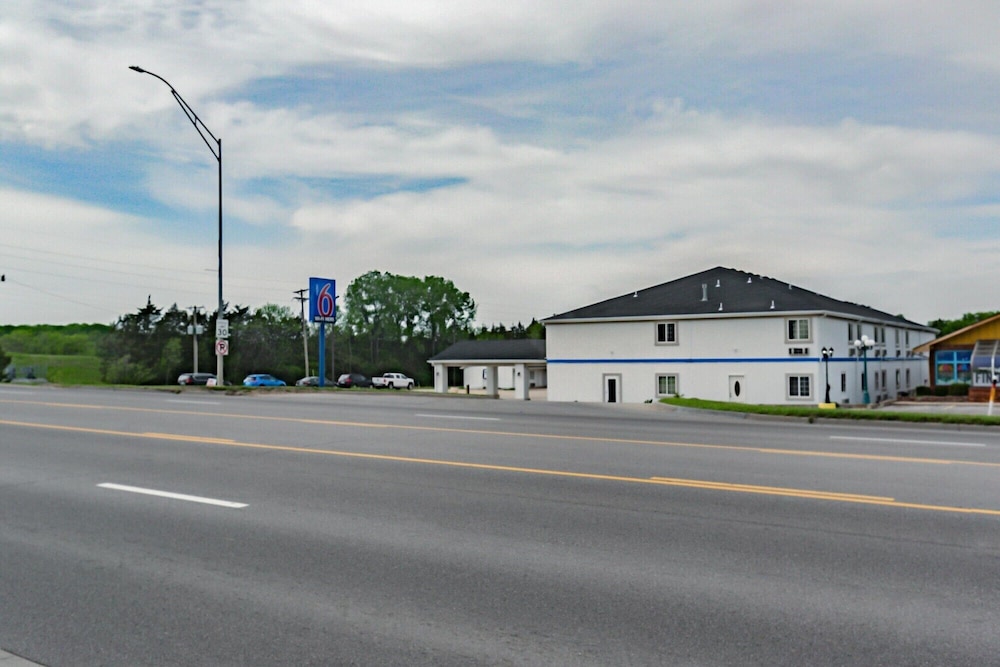Motel6 Augusta, KS 33/37