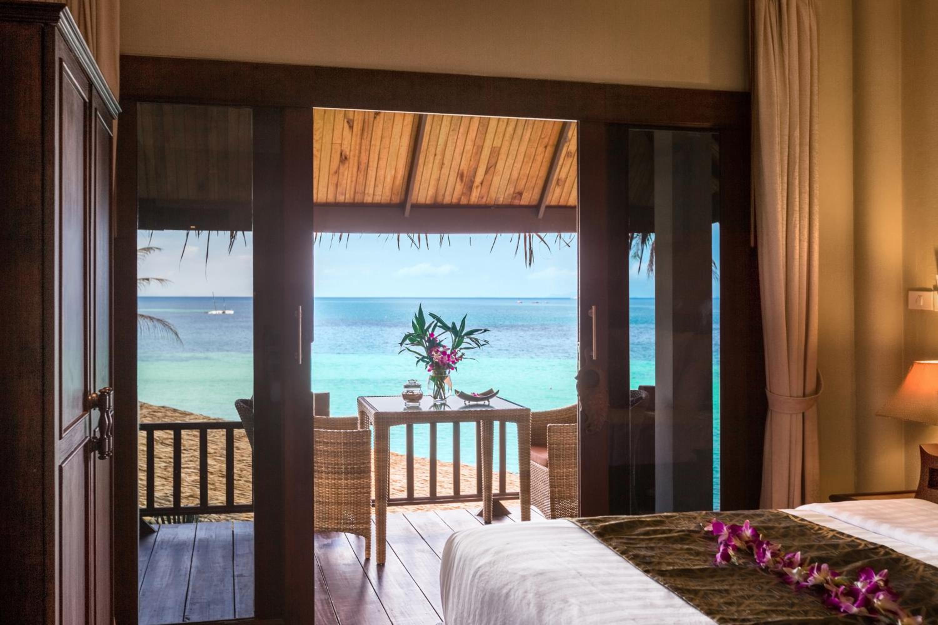 بنغل ديلوكس بإطلالة على البحر، Beyond the Blue Horizon Villa Resort 5/8