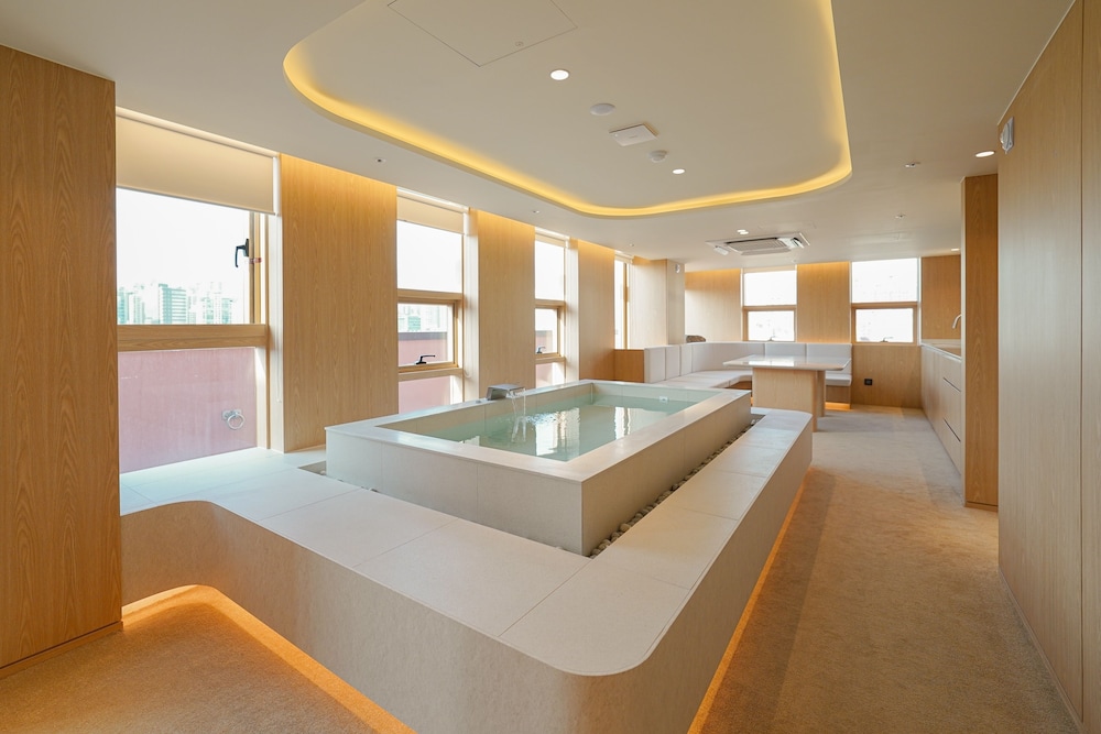 UH Suite The Coex 32/50