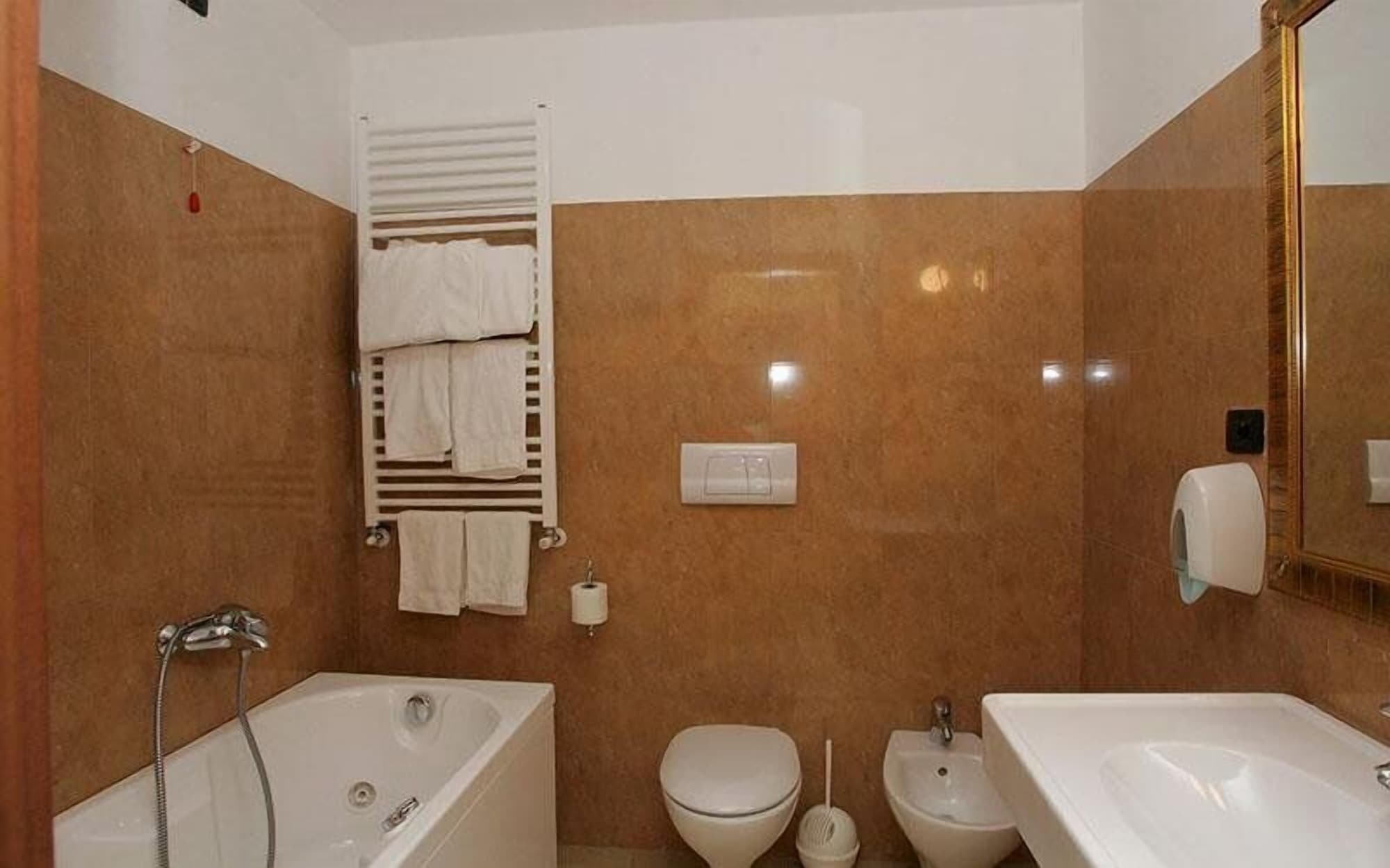 TRADITIONAL, DOUBLE OR TWIN BED