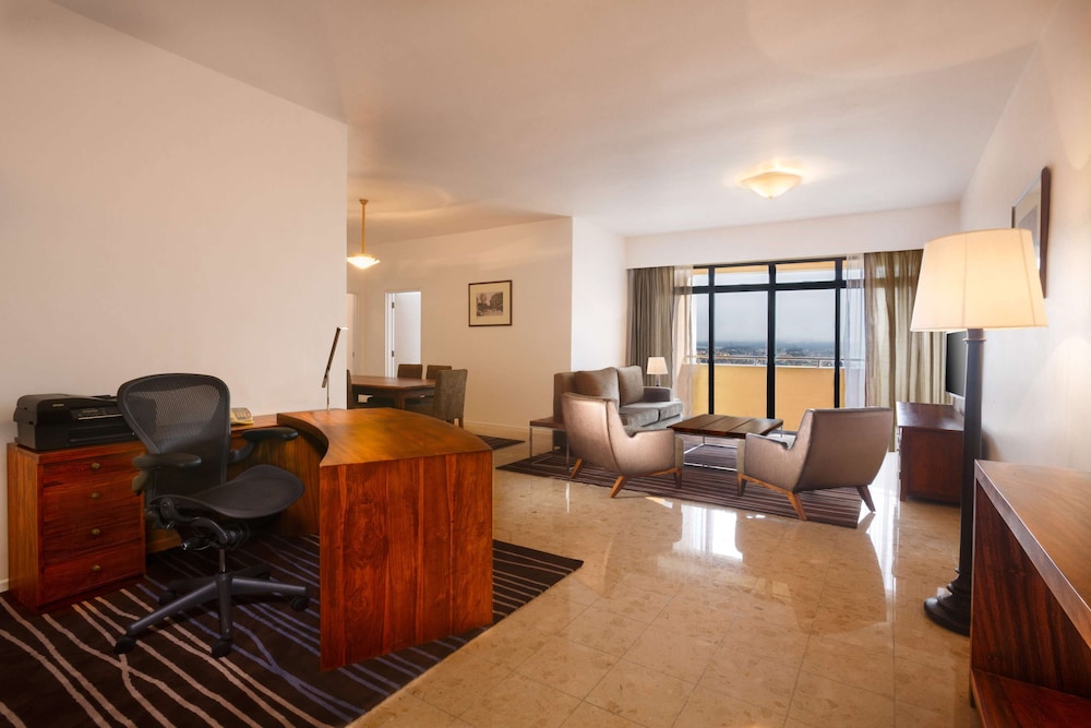 Hilton Colombo Residence 53/83