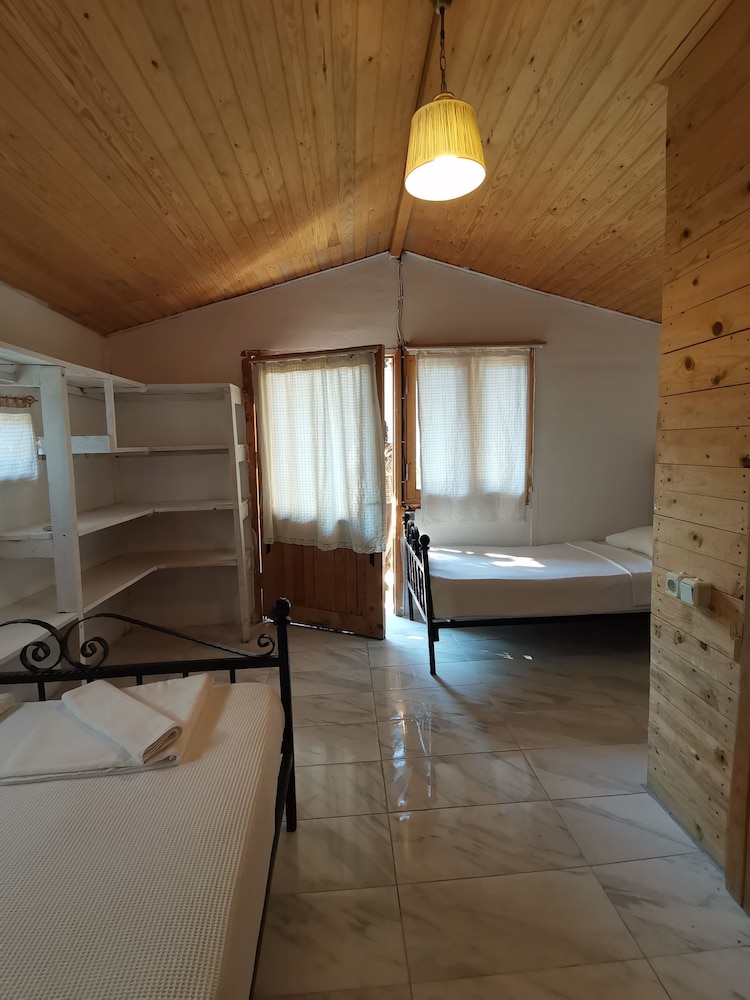 Pitos Bungalows 13/50
