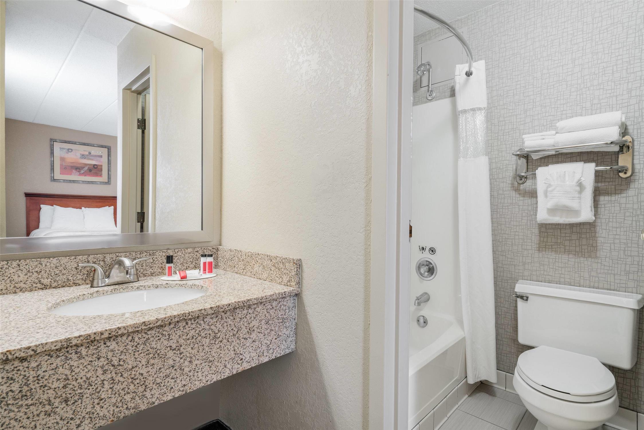 Days Hotel By Wyndham University Ave Se 14/16