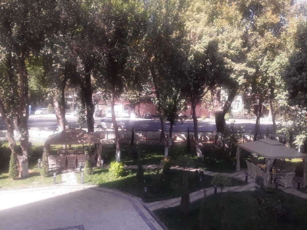 Asli Makon Hotel 42/44