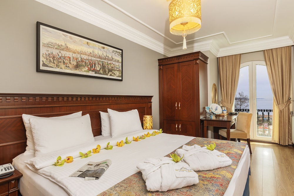 DELUXE, DOUBLE BED, SEA VIEW