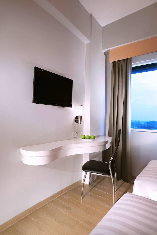 favehotel Jababeka Cikarang 8/18