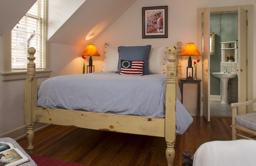 YORKTOWN, CLASSIC, MULTIPLE BEDS
