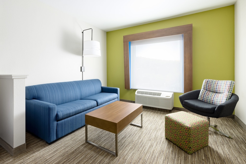 Holiday Inn Express & Suites Oakhurst Yosemite Park Area 33/48