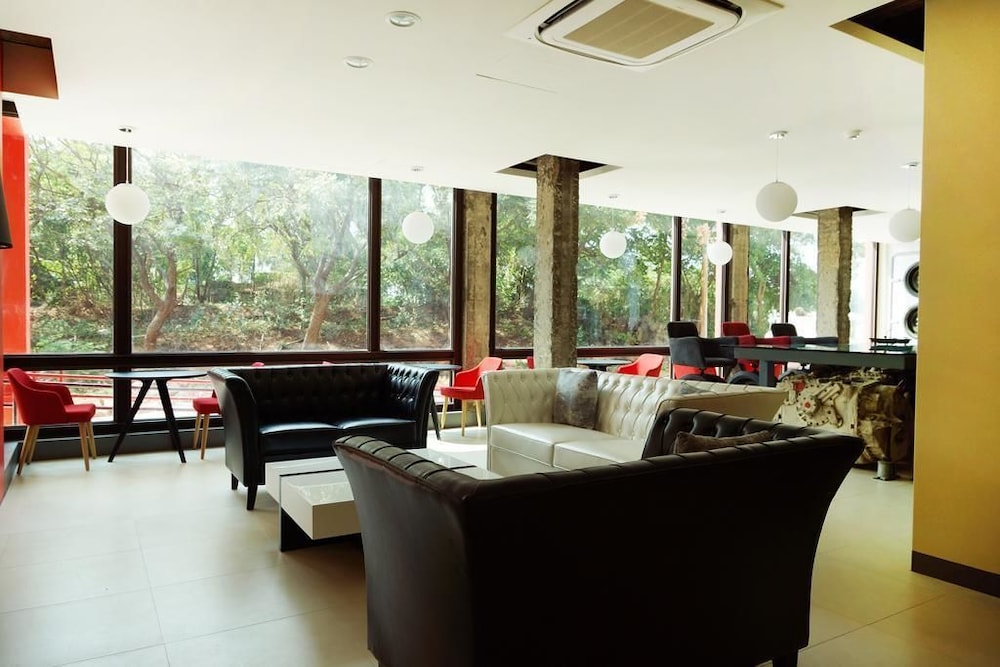 823-Tourist Hotel 51/64