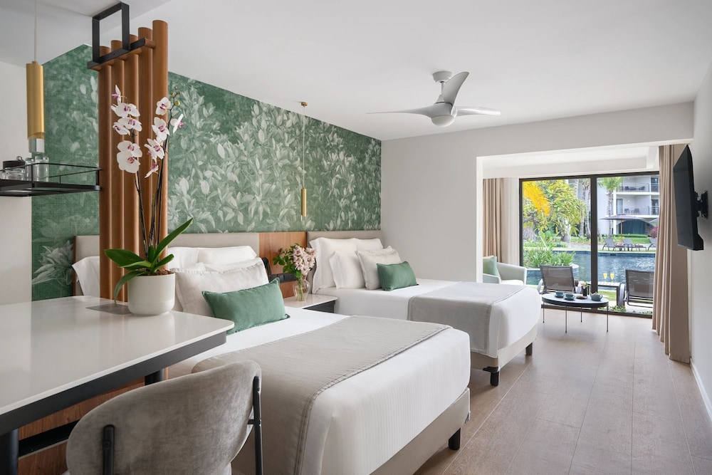Swim Up, Junior Suite, 2 Double Beds