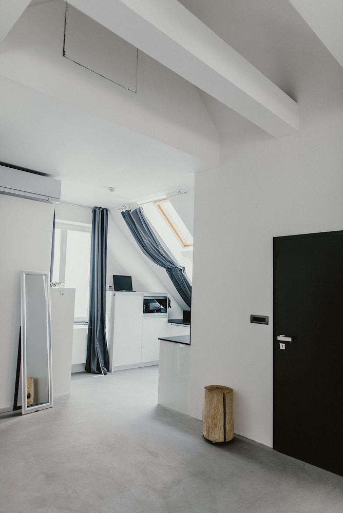 Coco Chanel Boutique Apartment 41/50