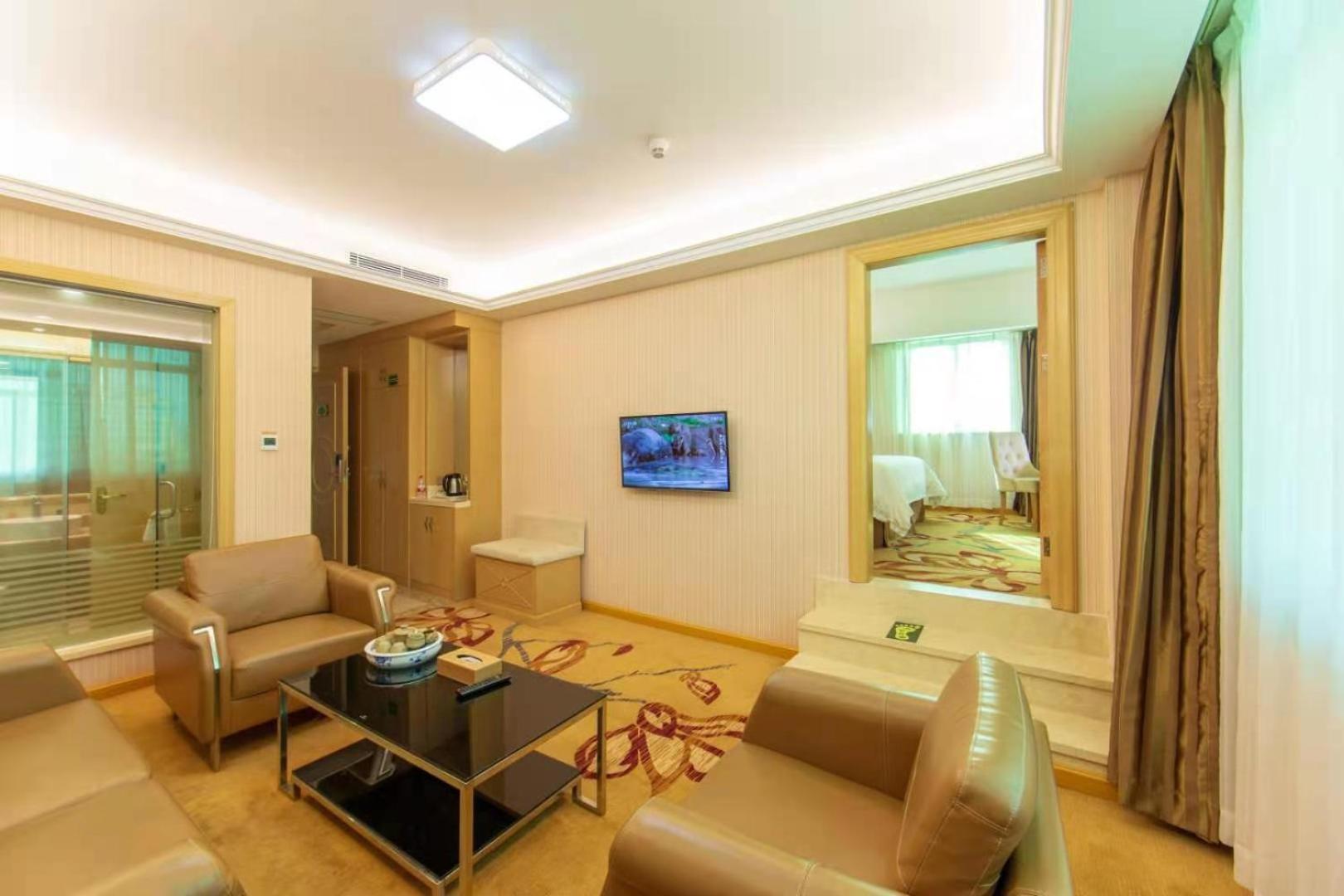 Vienna Hotel (Huizhou Railway Station) 25/35