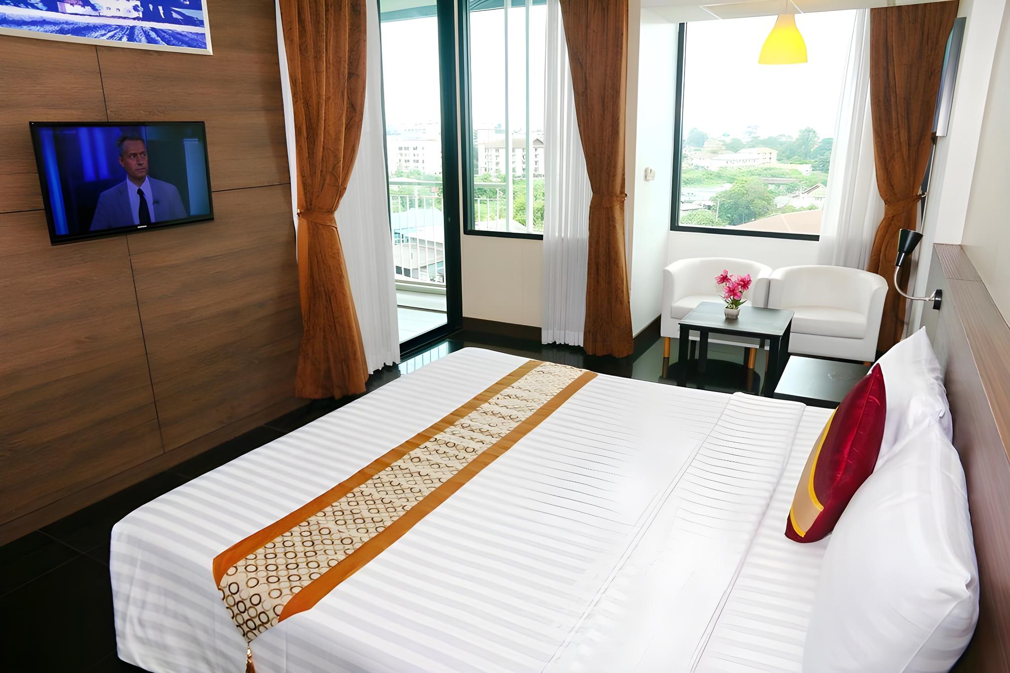Deluxe, Queen Bed