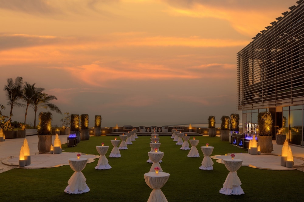 ITC Ratnadipa, a Luxury Collection Hotel, Colombo 74/81